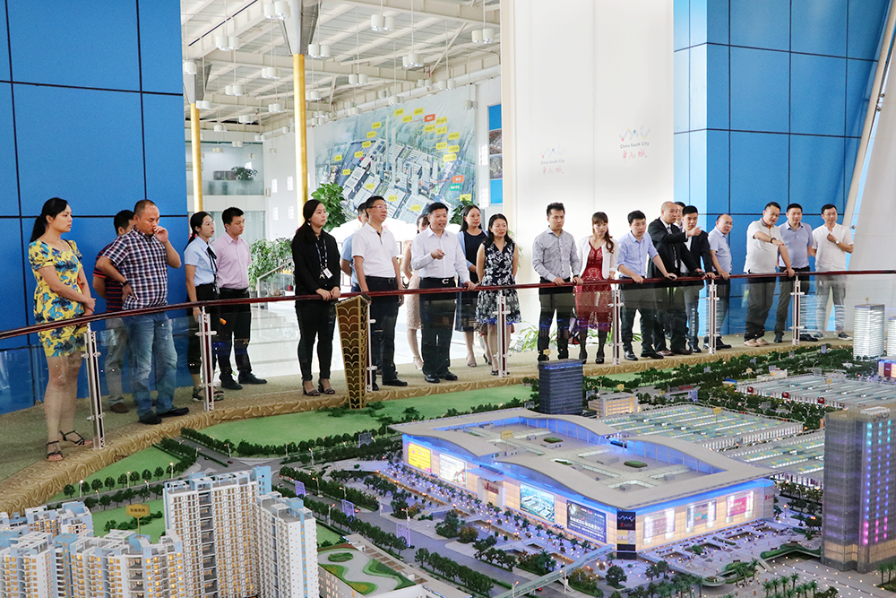 衡阳市石鼓区人民政府代表团莅临华耀城集团总部参观考察